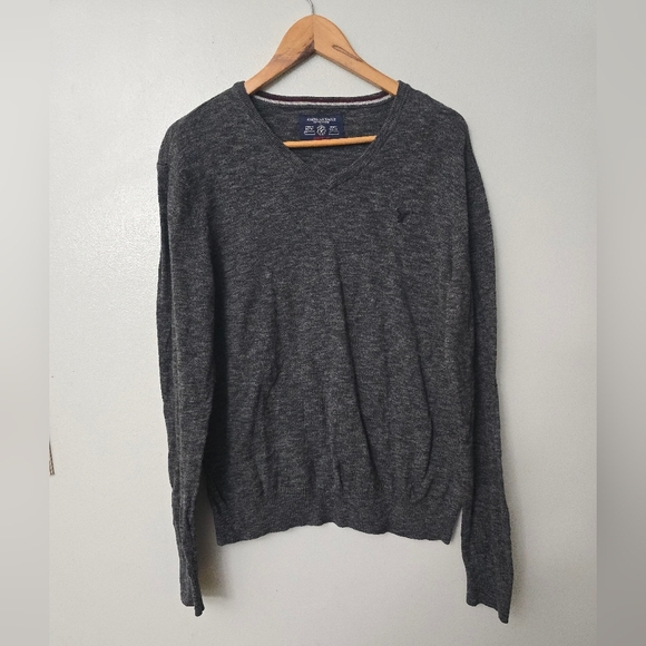 American Eagle Sweater Mens Medium Gray Knit Athletic Fit V-Neck Dark Academia - Picture 1 of 9